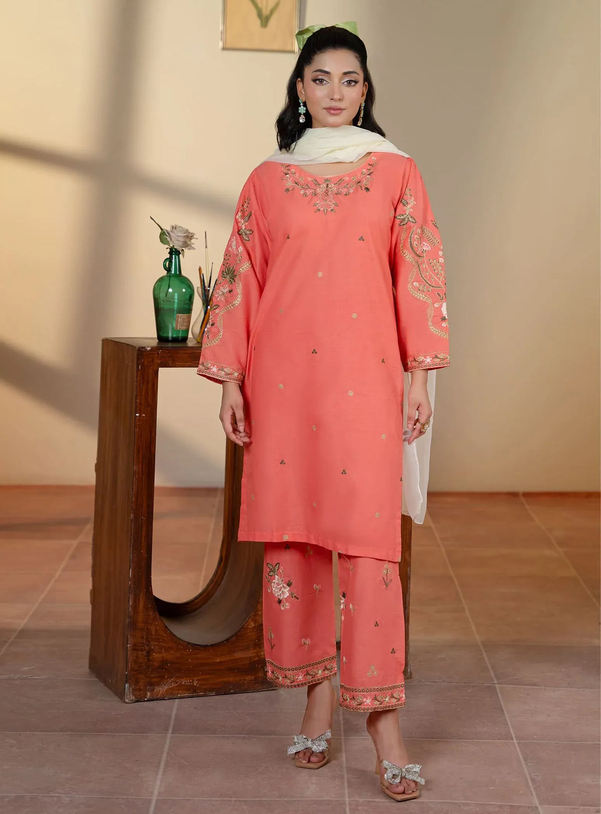 Gajri Embroidered Kurta Set