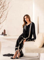 Shadow Chic – Embroidered Outfit