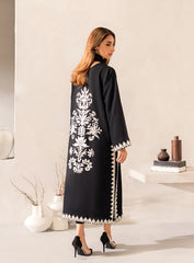 Shadow Chic – Embroidered Outfit